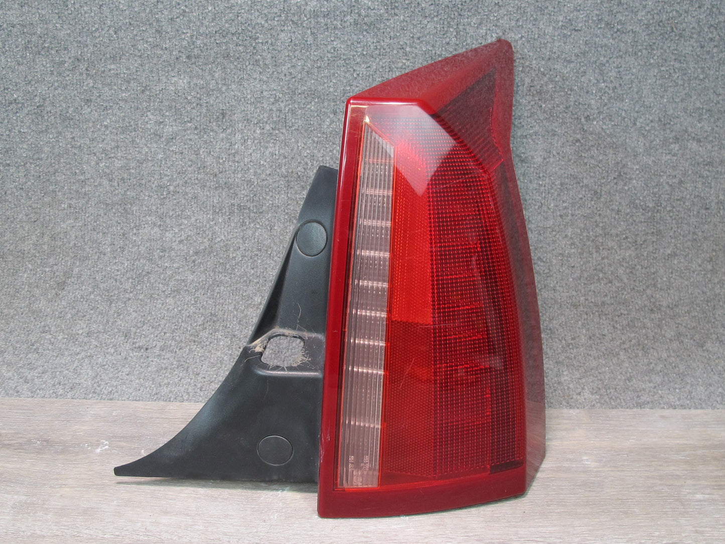 2004-2009 Cadillac XLR Rear Right Passenger Side Brake Tail Light Lamp