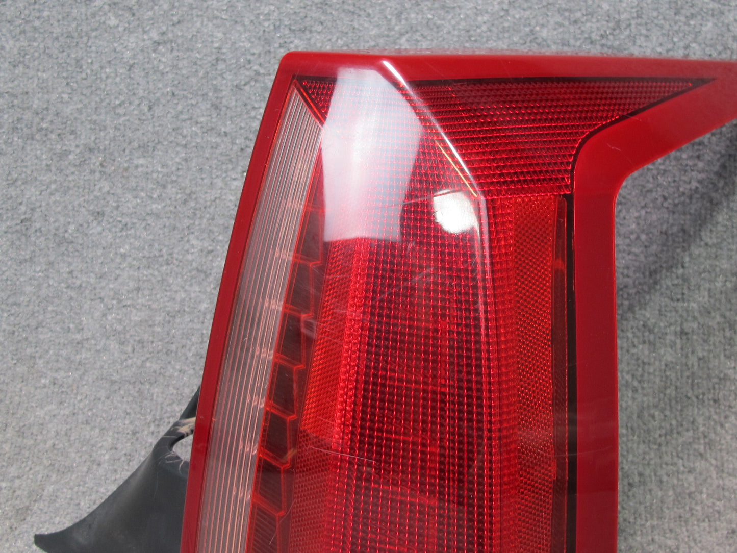 2004-2009 Cadillac XLR Rear Right Passenger Side Brake Tail Light Lamp