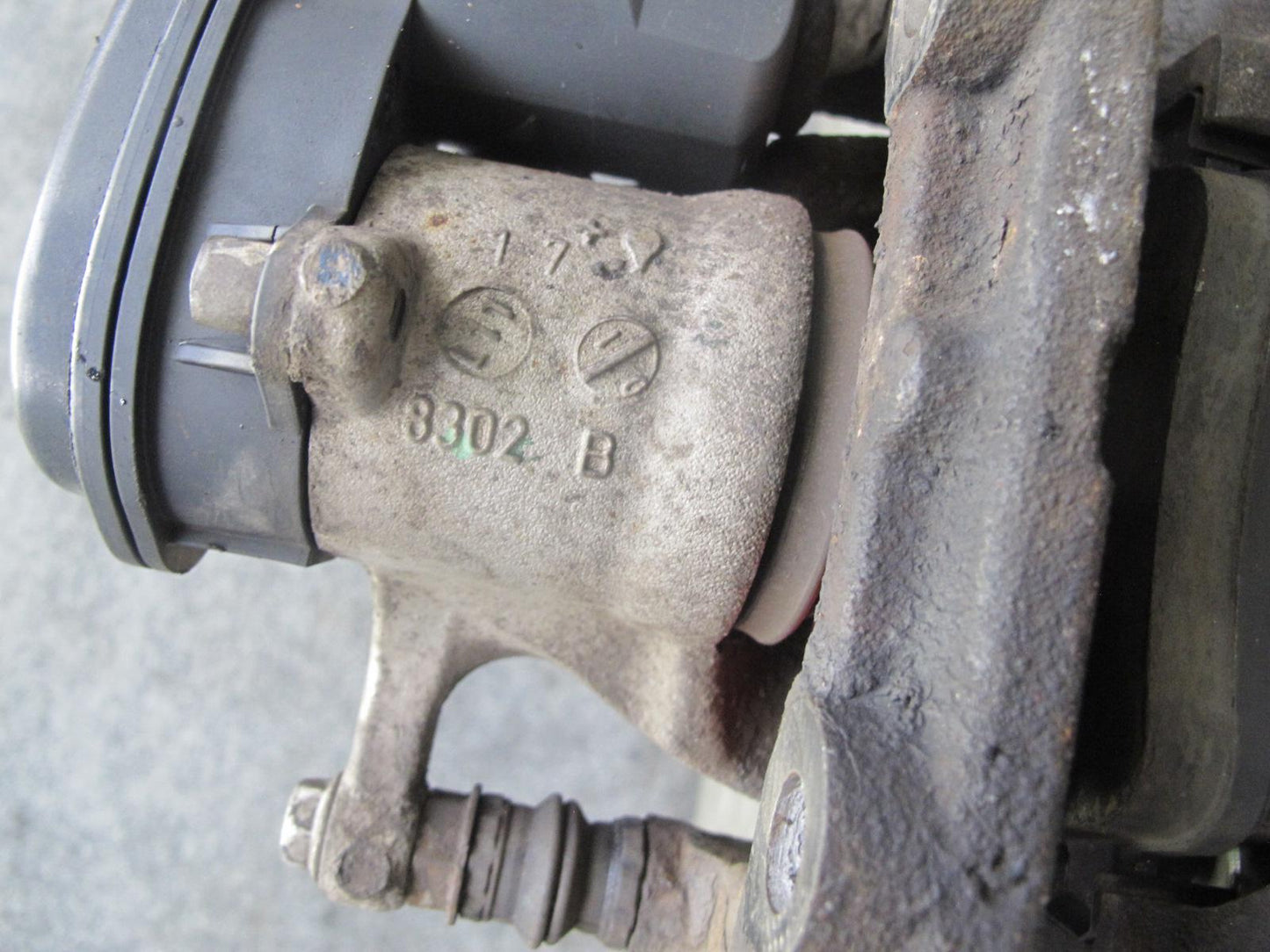 12-18 Mercedes W166 GLE ML AWD Set of 2 Rear Left & Right Side Brake Caliper OEM