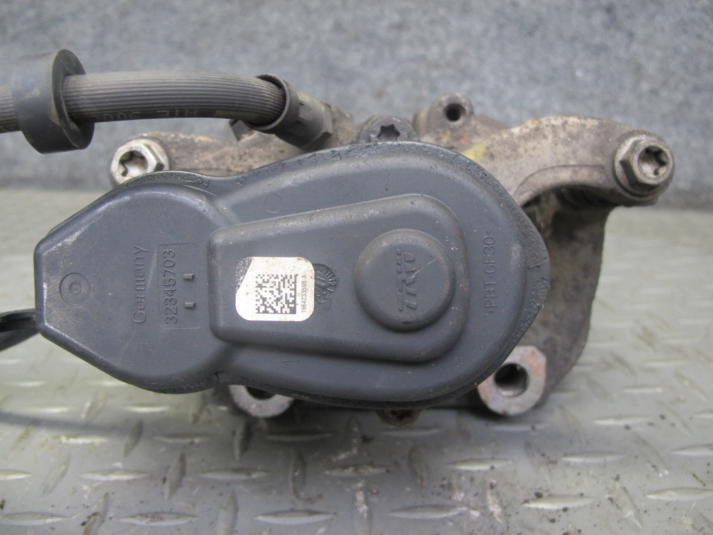 12-18 Mercedes W166 GLE ML AWD Set of 2 Rear Left & Right Side Brake Caliper OEM