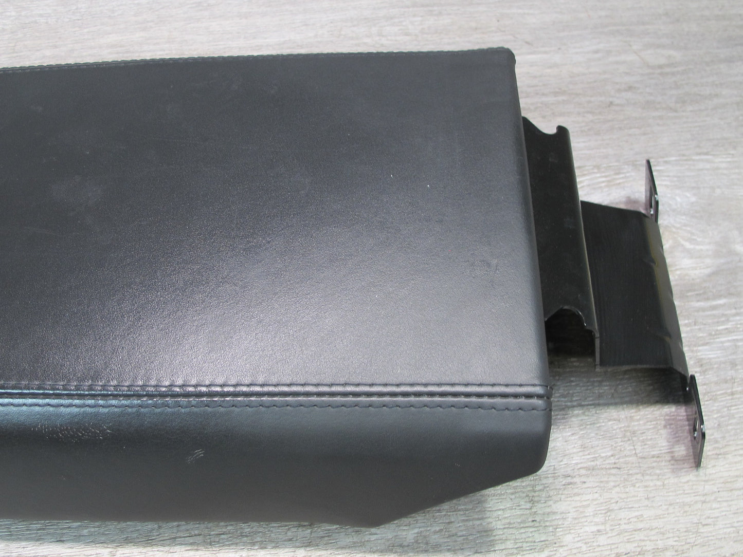 2004-2006 Cadillac XLR Center Console Lid Arm Rest Leather Black
