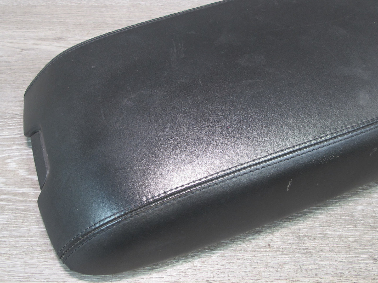 2004-2006 Cadillac XLR Center Console Lid Arm Rest Leather Black