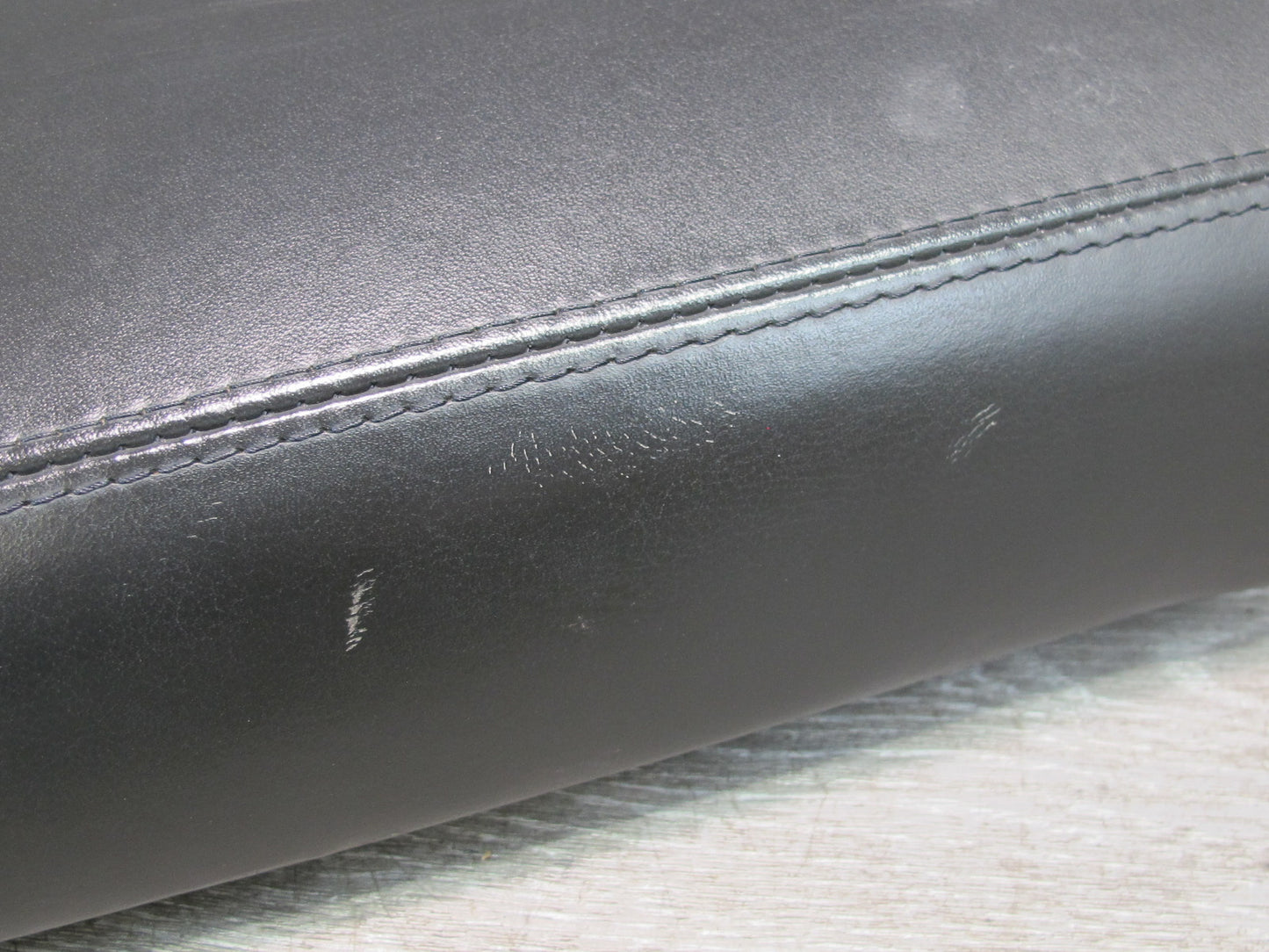 2004-2006 Cadillac XLR Center Console Lid Arm Rest Leather Black