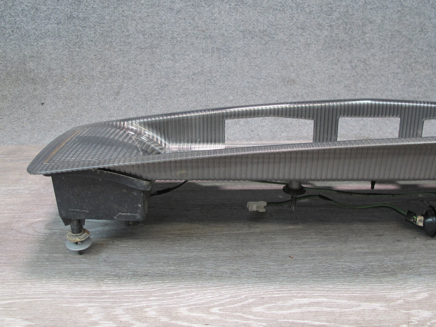 2004-2009 Cadillac XLR Rear Trunk Lid License Plate Light Panel 10355557