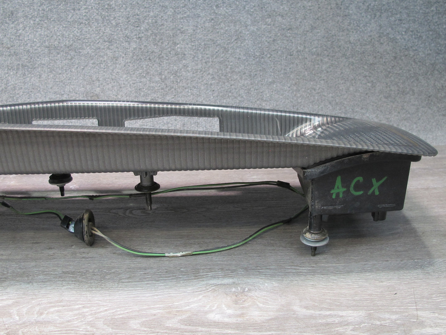 2004-2009 Cadillac XLR Rear Trunk Lid License Plate Light Panel 10355557