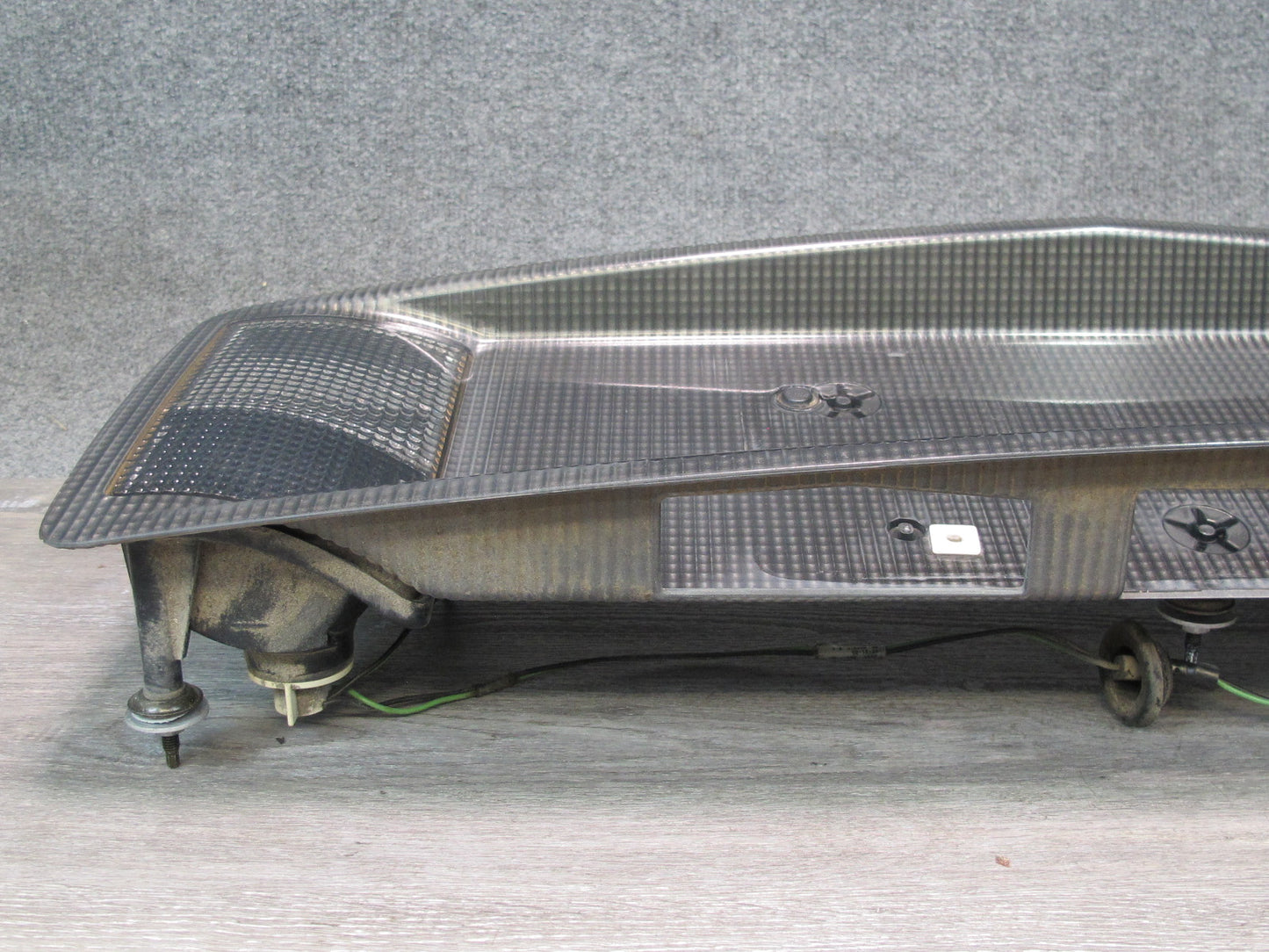 2004-2009 Cadillac XLR Rear Trunk Lid License Plate Light Panel 10355557