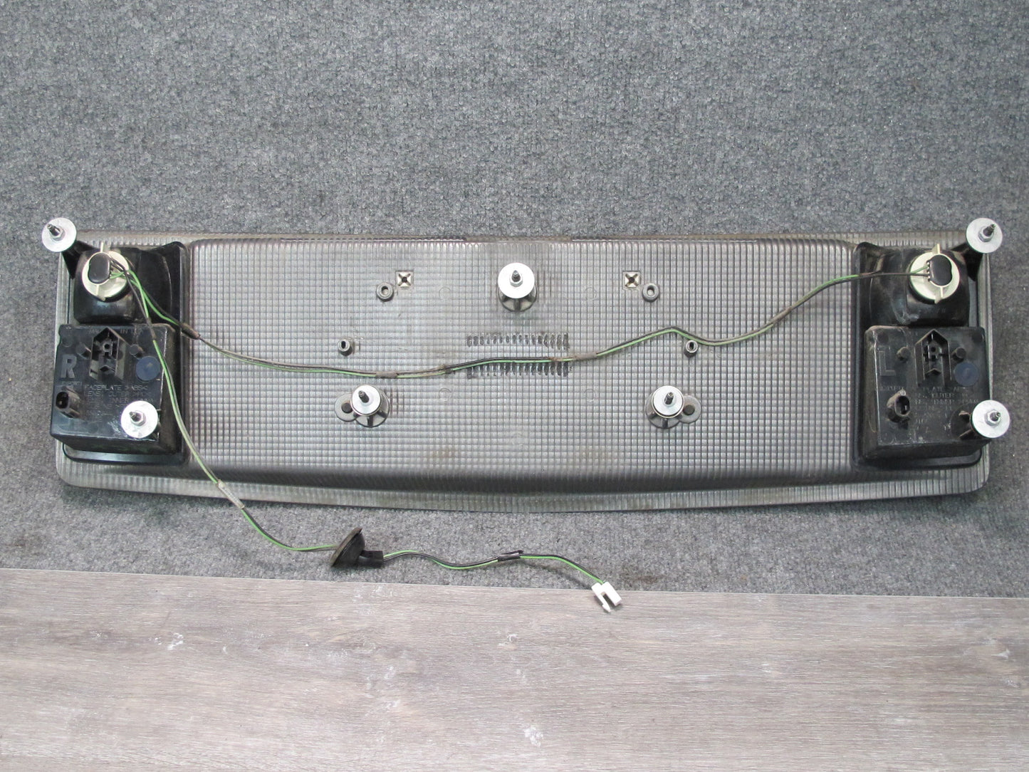2004-2009 Cadillac XLR Rear Trunk Lid License Plate Light Panel 10355557