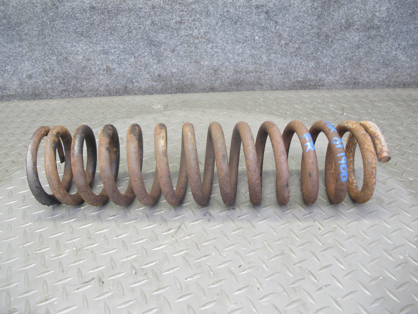 74-76 Mercedes W115 240D Set of 2 Front Left & Right Suspension Coil Spring OEM