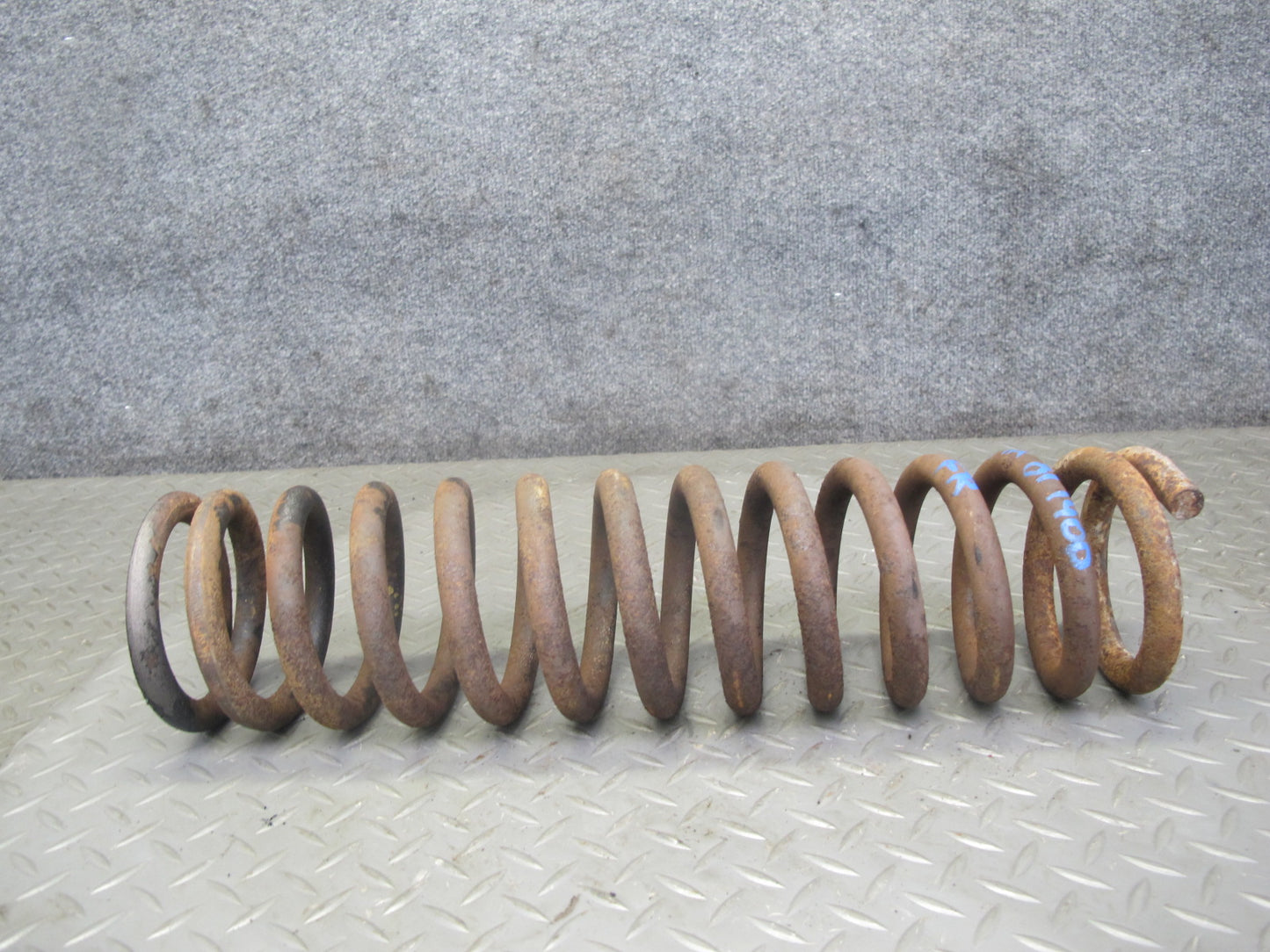 74-76 Mercedes W115 240D Set of 2 Front Left & Right Suspension Coil Spring OEM