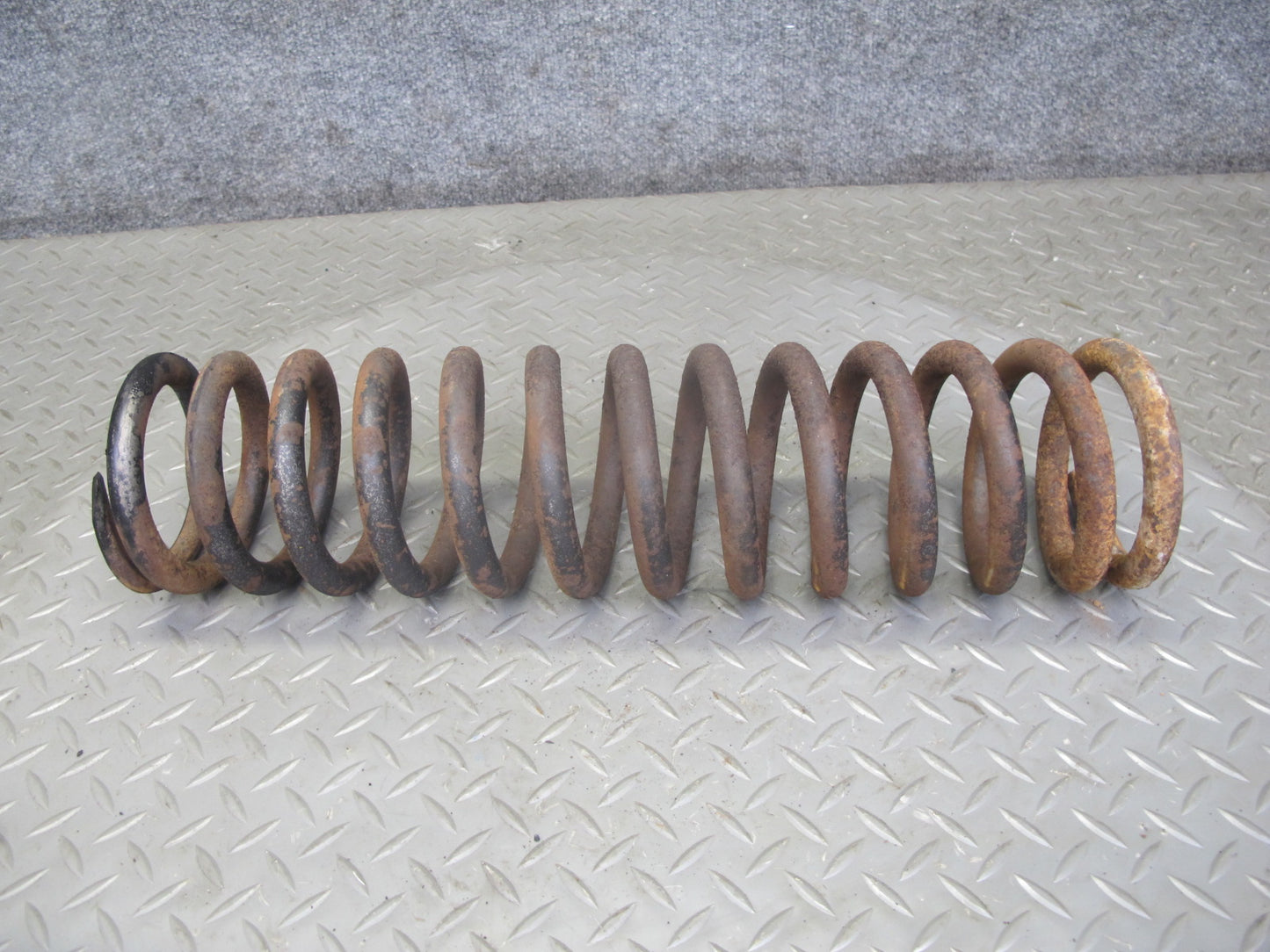 74-76 Mercedes W115 240D Set of 2 Front Left & Right Suspension Coil Spring OEM