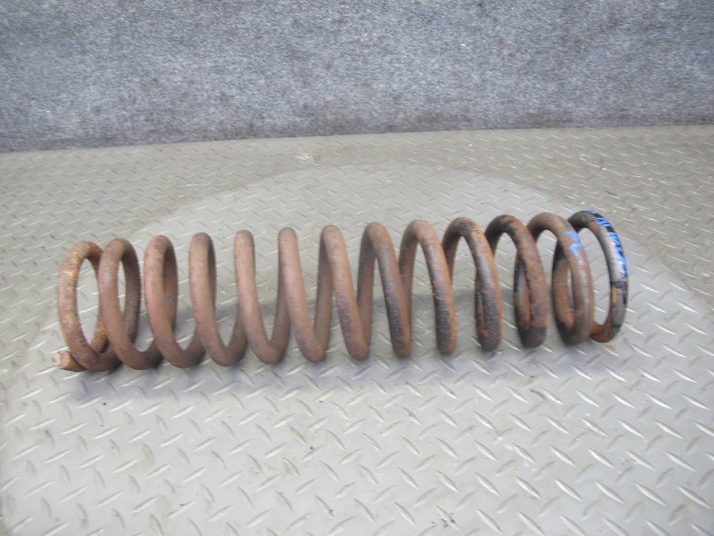 74-76 Mercedes W115 240D Set of 2 Front Left & Right Suspension Coil Spring OEM
