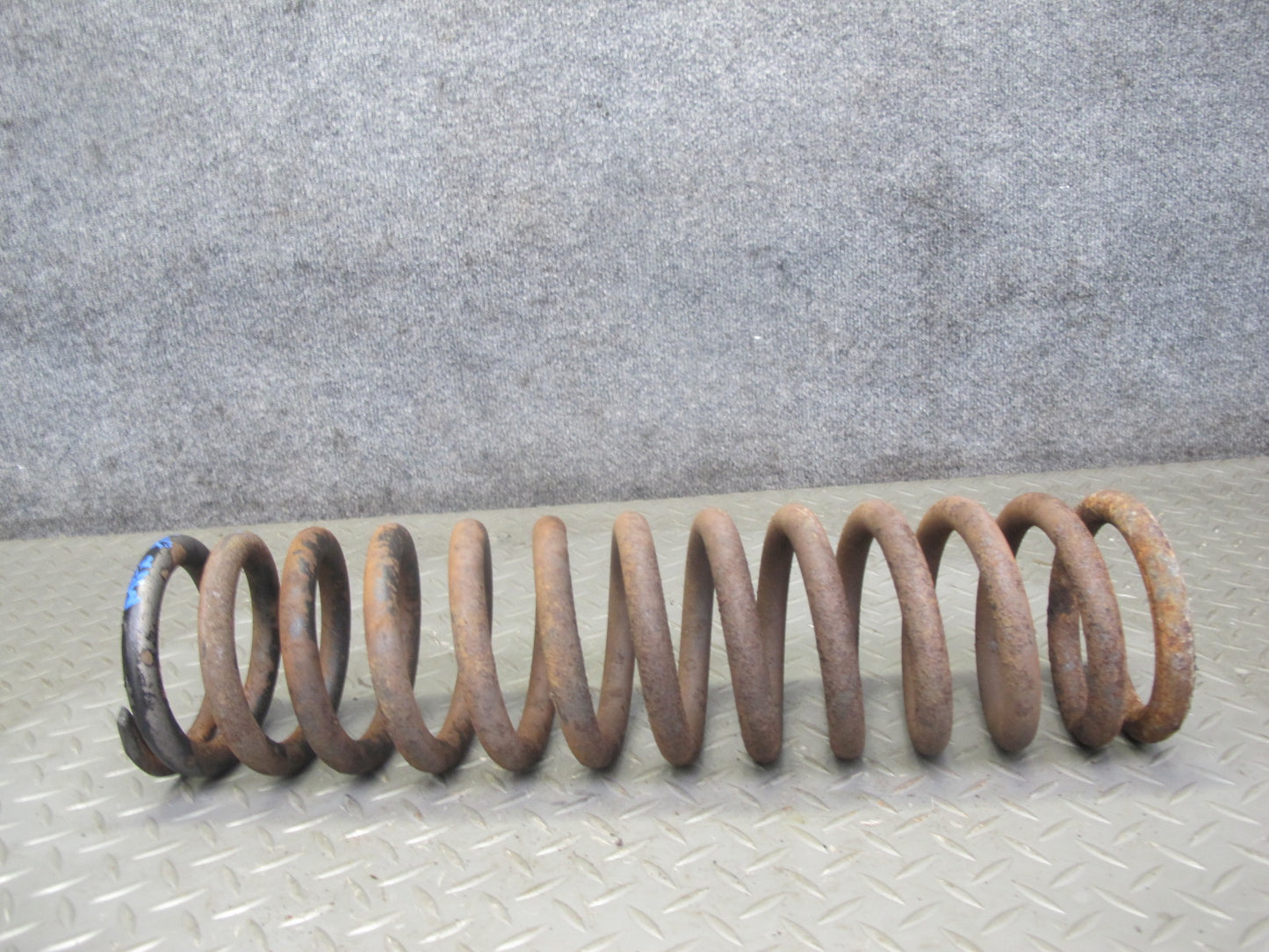 74-76 Mercedes W115 240D Set of 2 Front Left & Right Suspension Coil Spring OEM