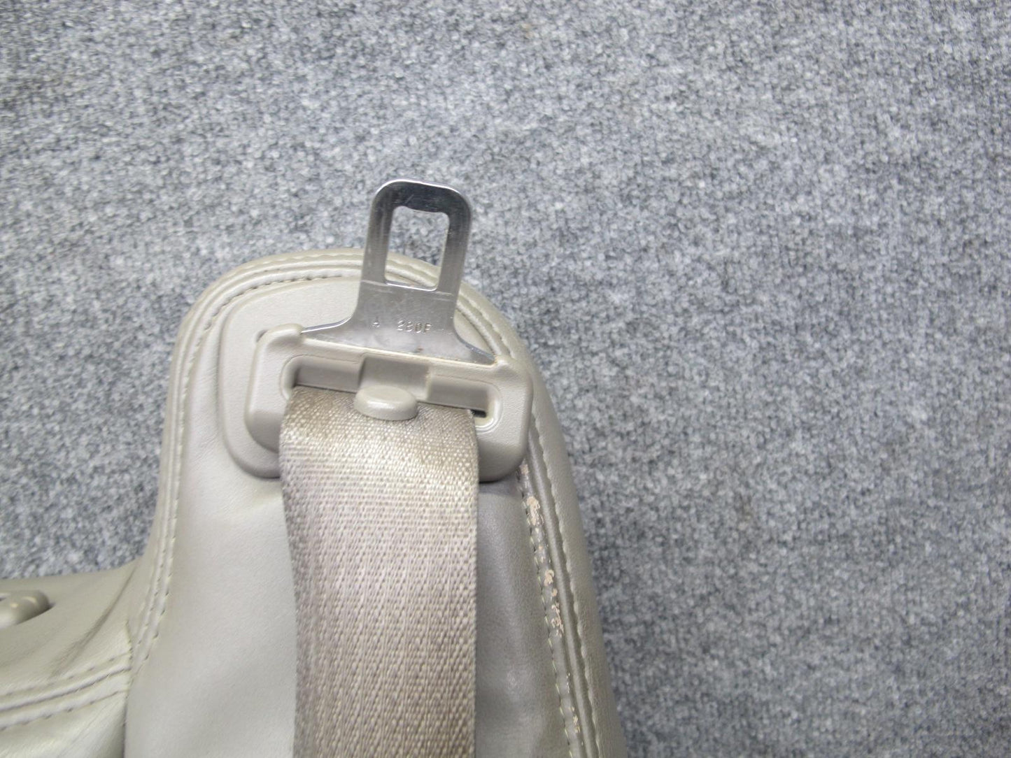 2003-2007 Hummer H2 Front Left Driver Side Seat Upper Cushion Leather