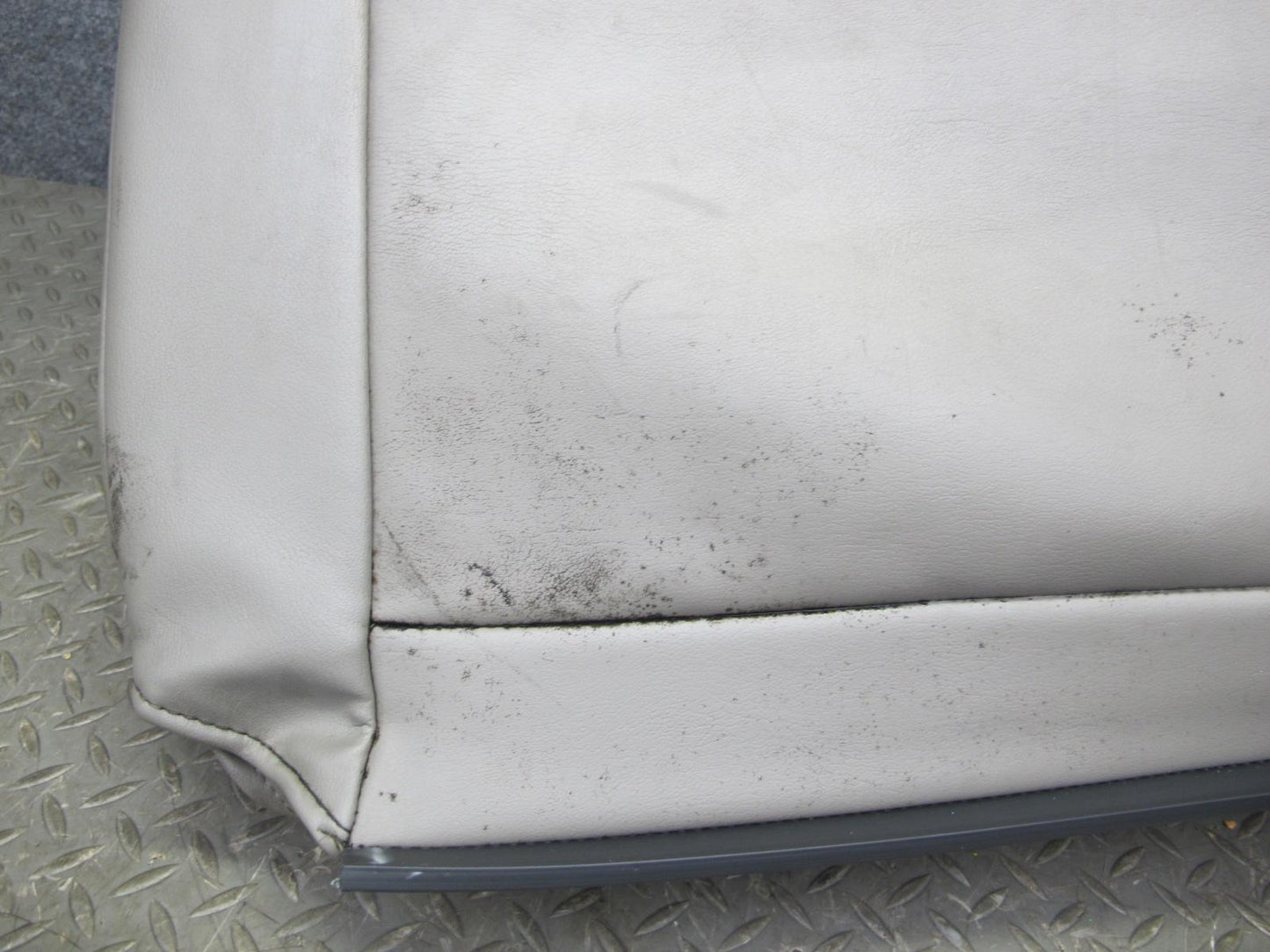 2003-2007 Hummer H2 Front Left Driver Side Seat Upper Cushion Leather
