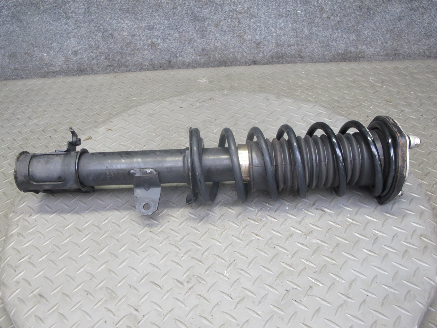 00-02 Toyota MR2 Spyder ZZW30L Set of 2 Rear Strut Shock Absorber OEM