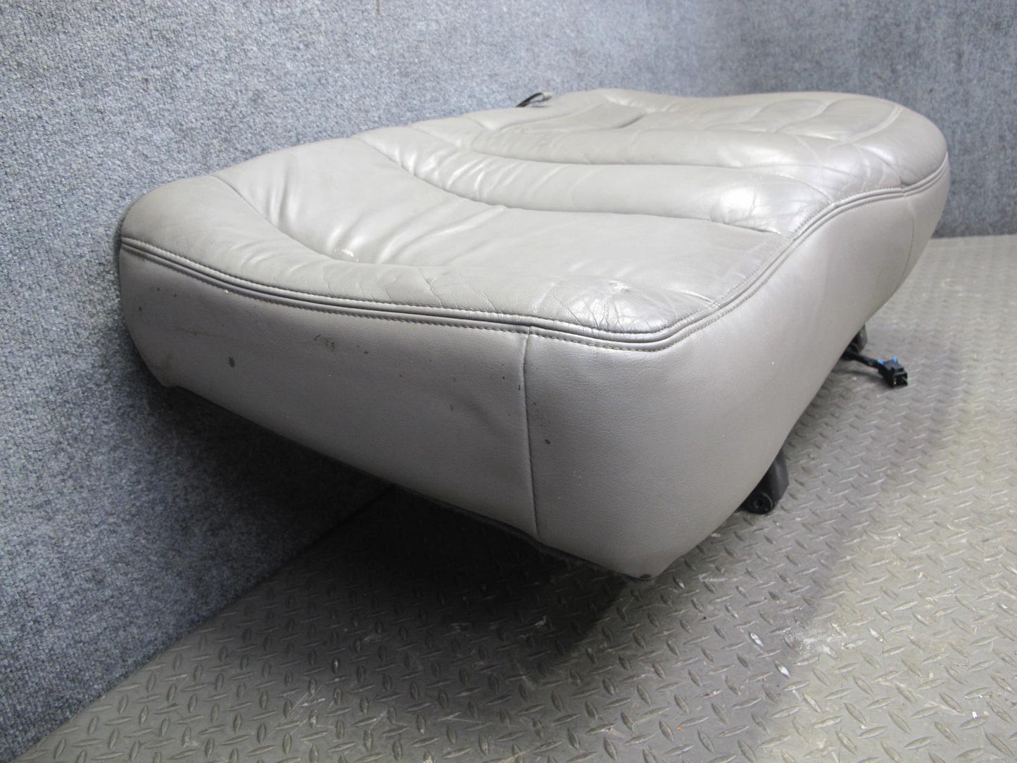 2003-2007 Hummer H2 Rear 2ND ROW Left Driver Side Seat Lower Cushion Leather