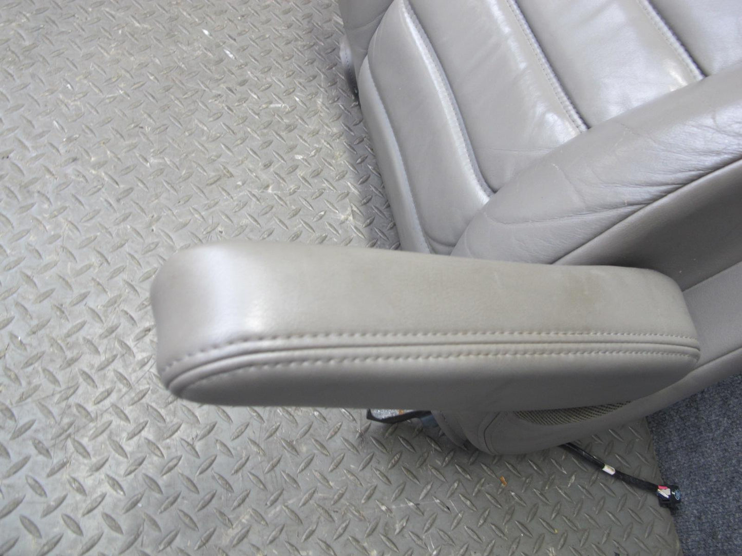 2003-2007 Hummer H2 Front Right Passenger Side Seat Upper Cushion Leather