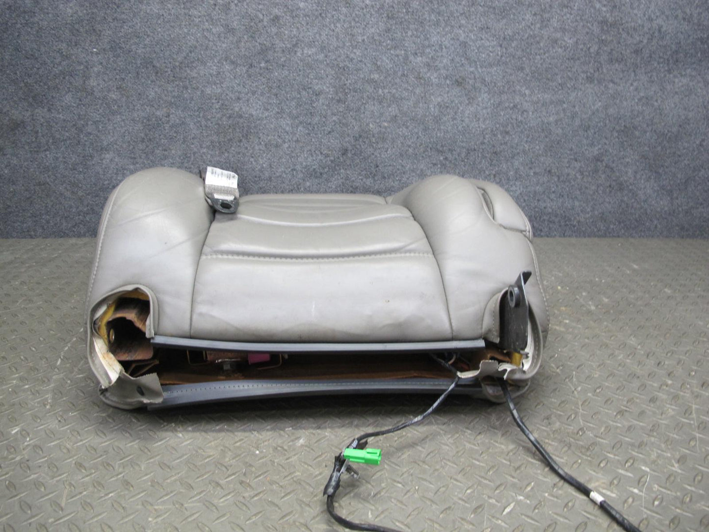 2003-2007 Hummer H2 Front Right Passenger Side Seat Upper Cushion Leather