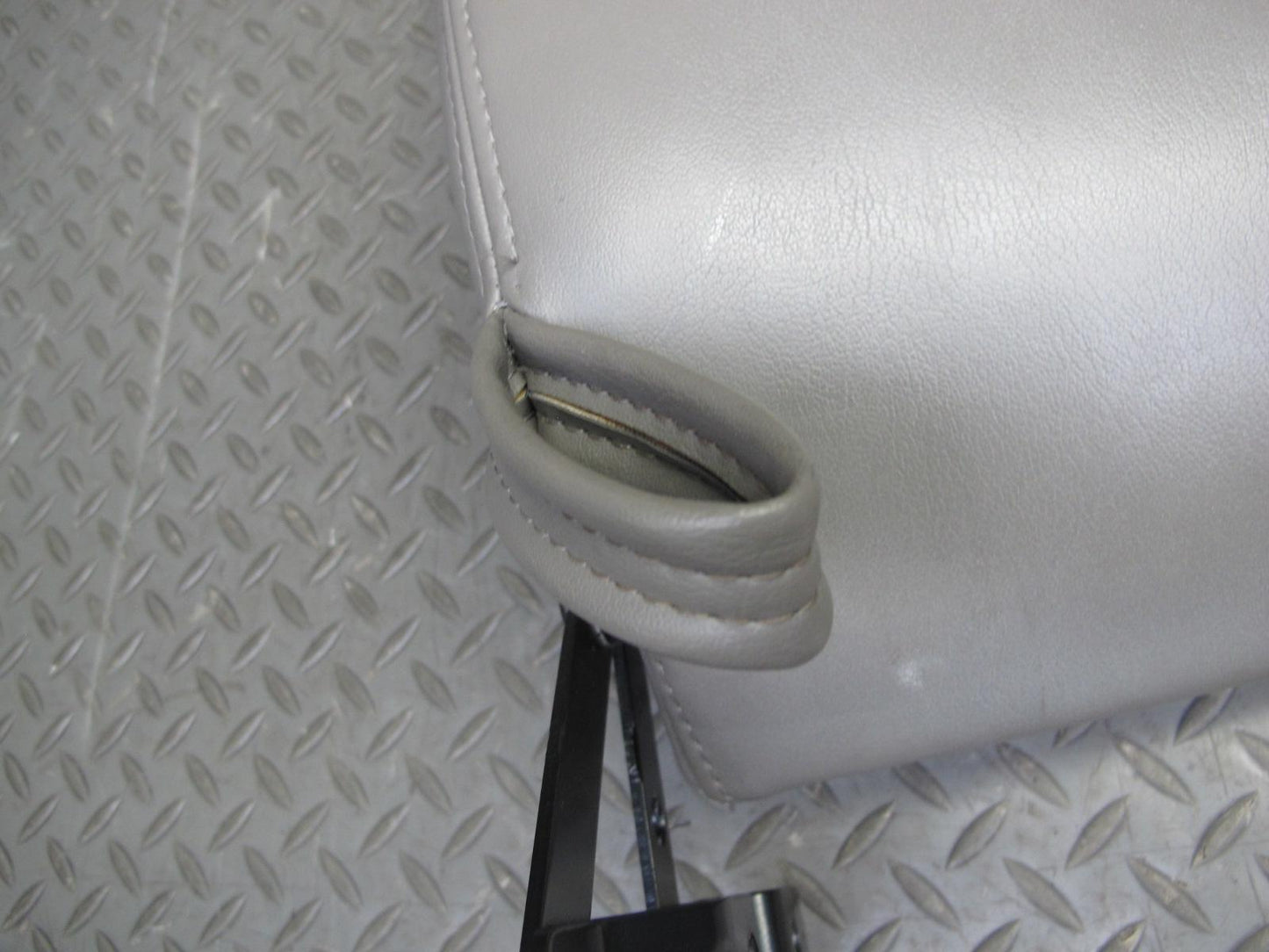 2003-2007 Hummer H2 Rear 2ND ROW Center Cushion Pad Armrest CUP Holder Leather