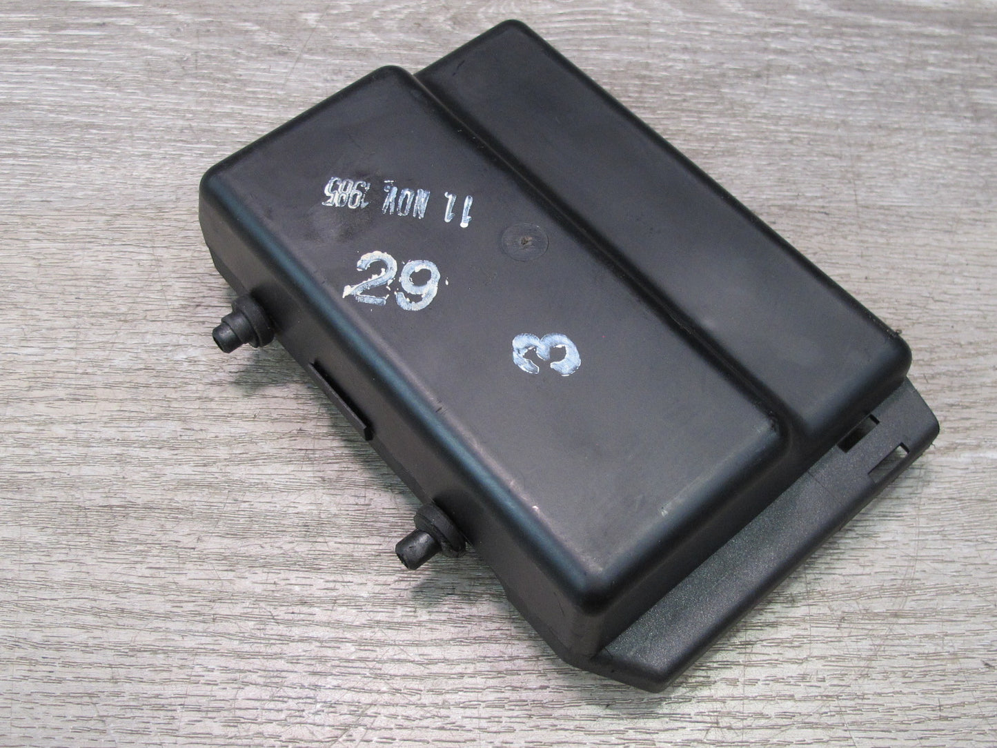 86-91 Mercedes W126 S-class Front Right Seat Control Module 1268200526 OEM