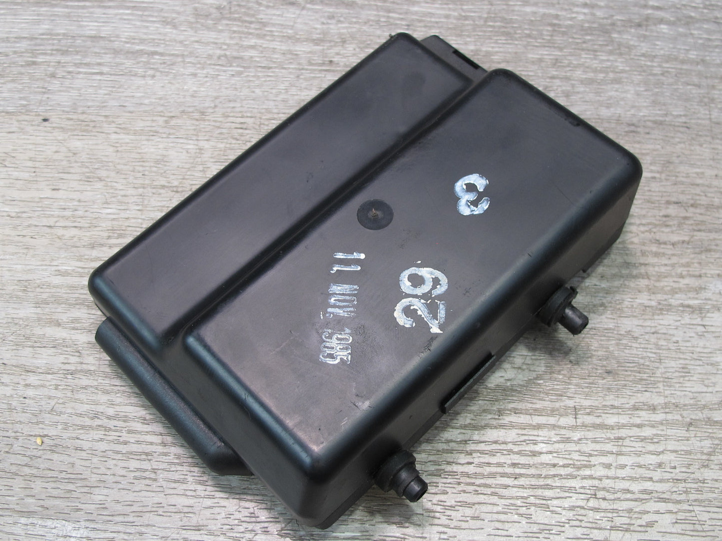86-91 Mercedes W126 S-class Front Right Seat Control Module 1268200526 OEM