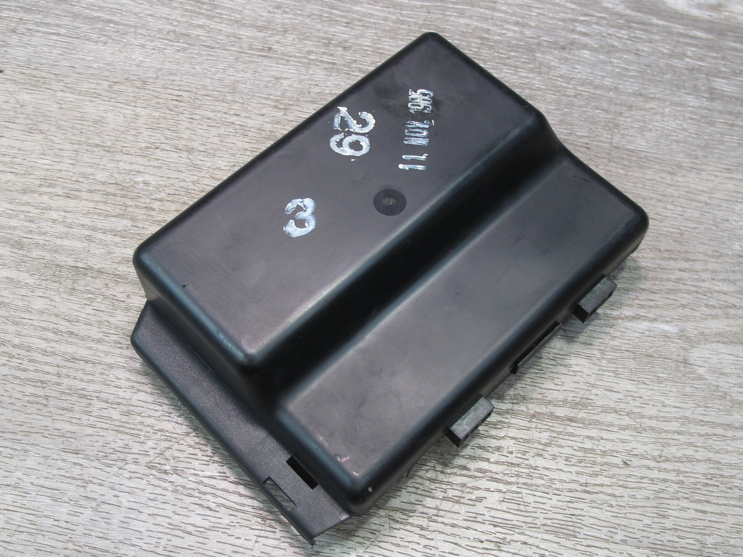 86-91 Mercedes W126 S-class Front Right Seat Control Module 1268200526 OEM