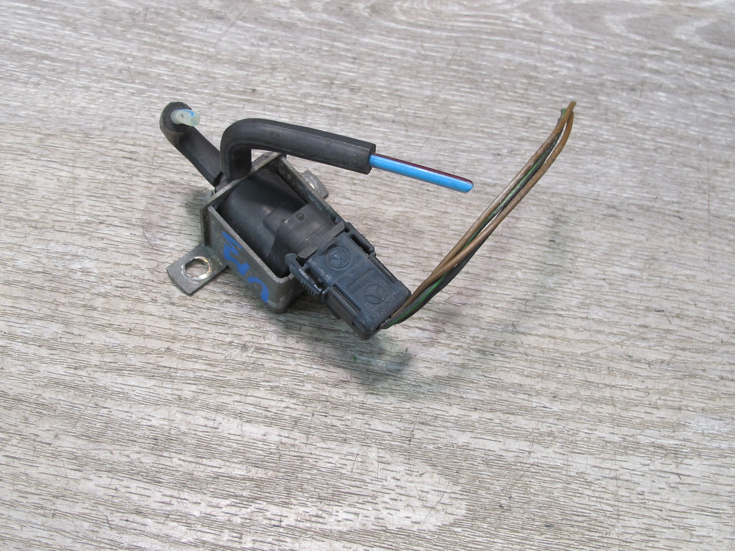 86-91 Mercedes W126 S-class Vacuum Solenoid Valve OEM