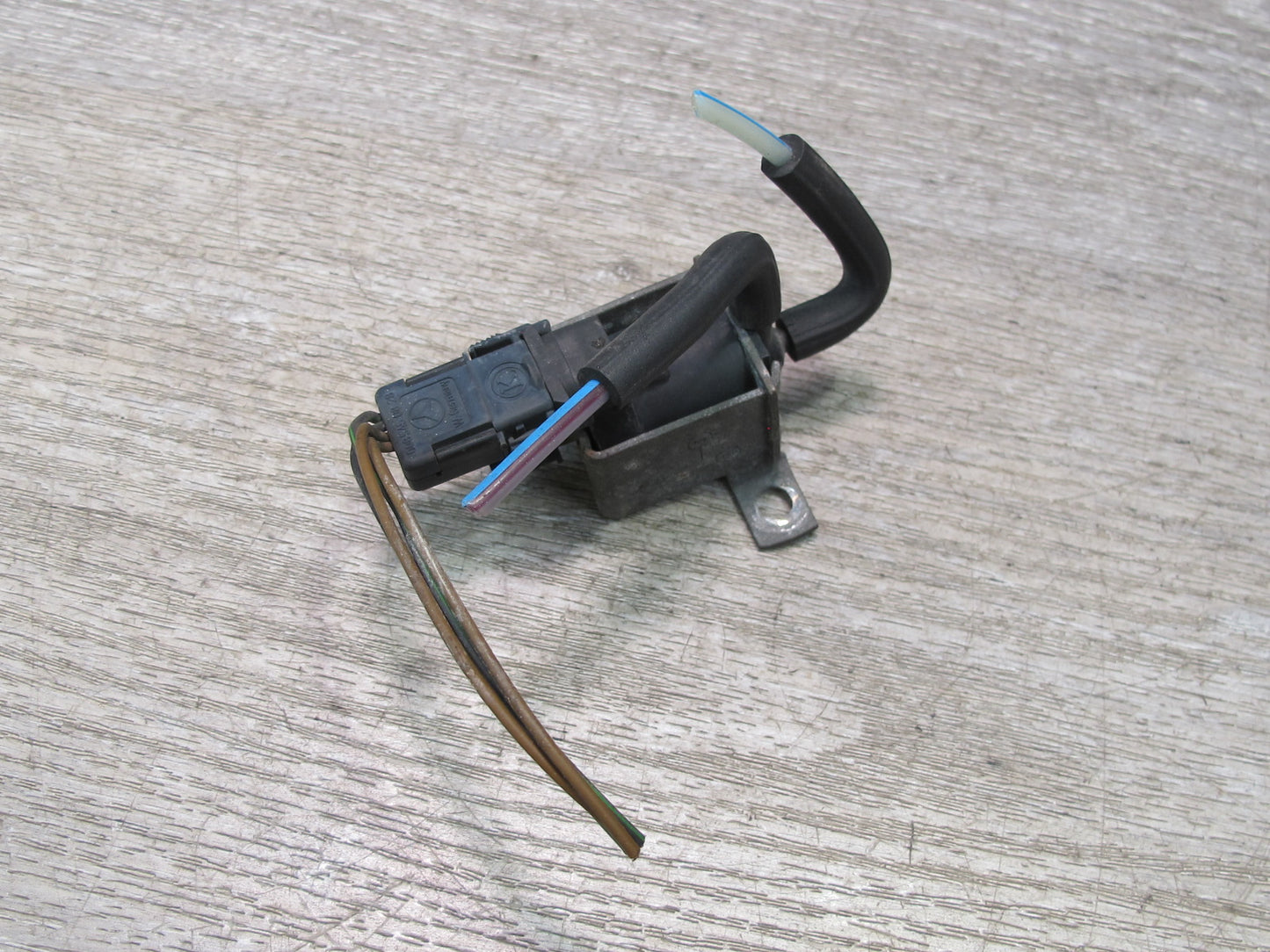 86-91 Mercedes W126 S-class Vacuum Solenoid Valve OEM