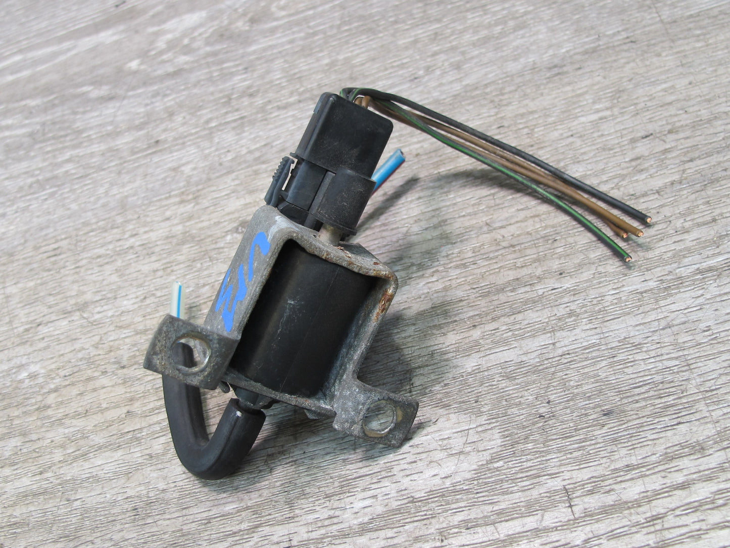 86-91 Mercedes W126 S-class Vacuum Solenoid Valve OEM