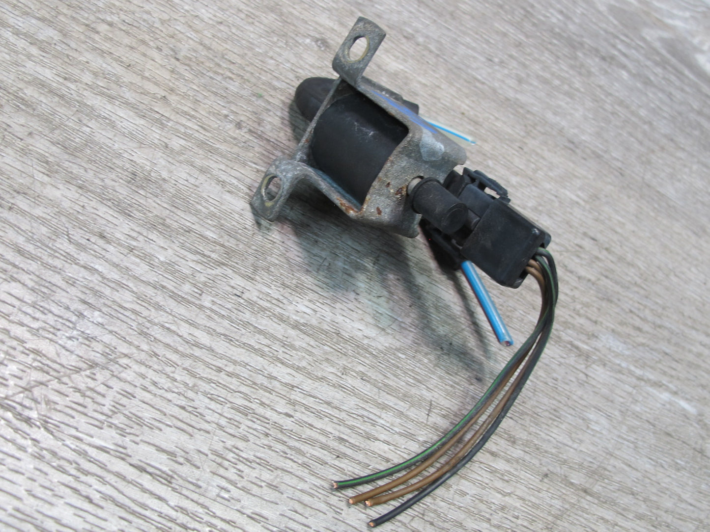 86-91 Mercedes W126 S-class Vacuum Solenoid Valve OEM