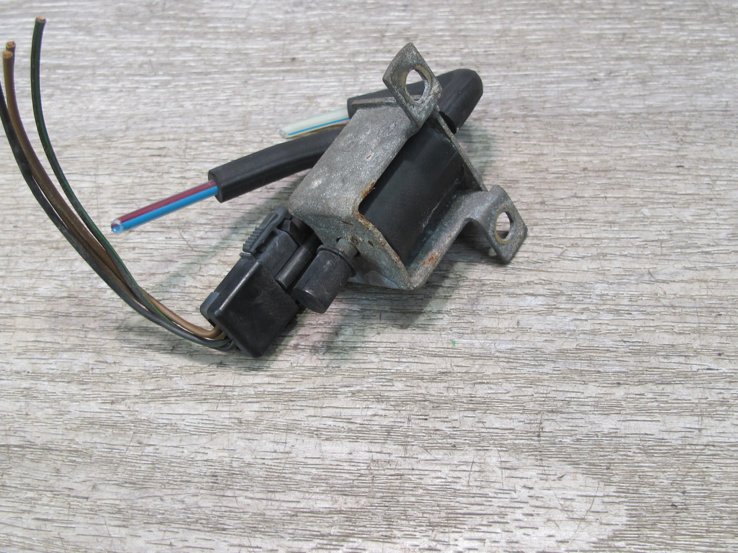86-91 Mercedes W126 S-class Vacuum Solenoid Valve OEM