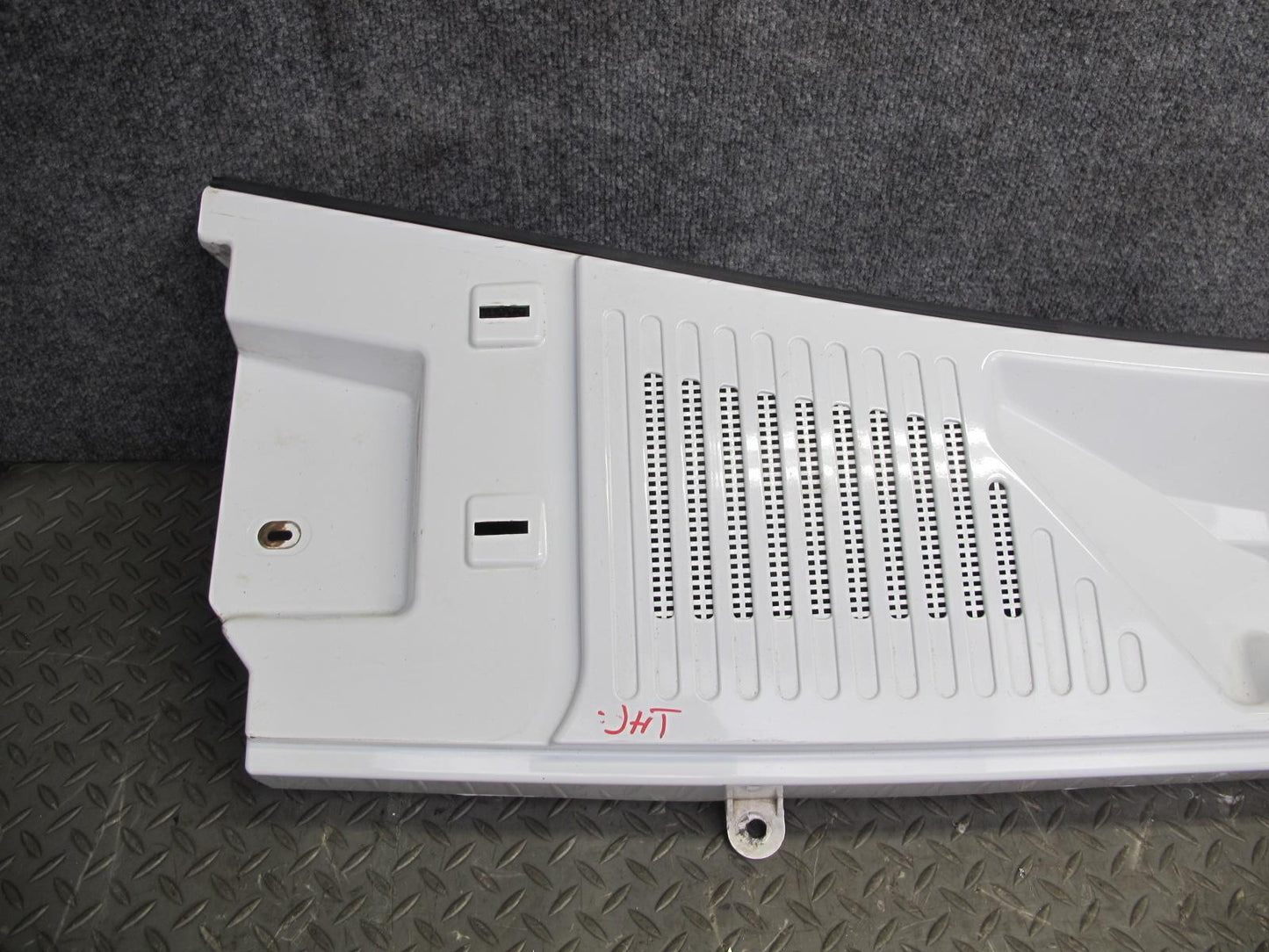 2003-2009 Hummer H2 Hood Bonnet Center Cowl Vent Grille Panel Cover