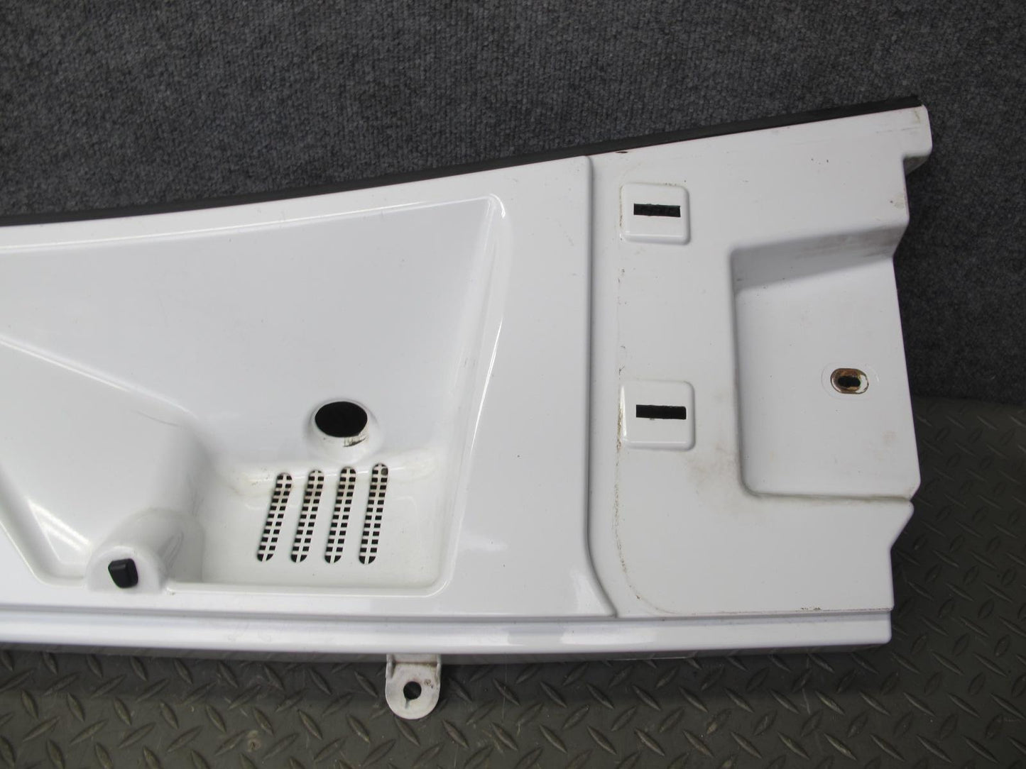 2003-2009 Hummer H2 Hood Bonnet Center Cowl Vent Grille Panel Cover