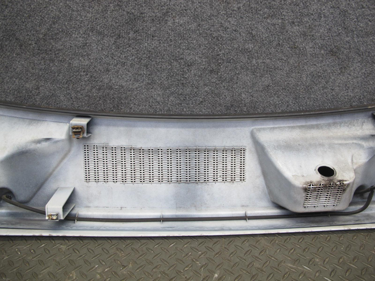 2003-2009 Hummer H2 Hood Bonnet Center Cowl Vent Grille Panel Cover