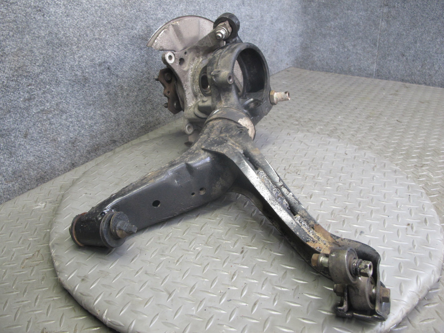 86-91 Mazda RX7 FC3S Rear Right Spindle Knuckle Wheel Hub w Trailing Arm OEM