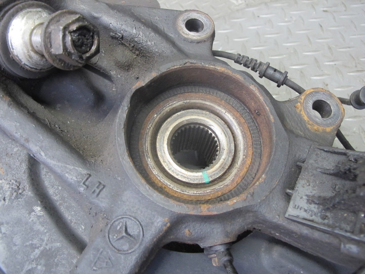 07-11 Mercedes W164 ML63 AMG Front Left Spindle Knuckle Wheel Hub Bearing OEM