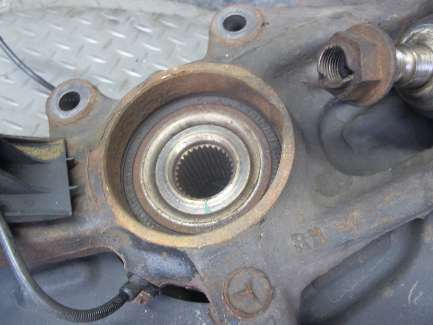 07-11 Mercedes W164 ML63 AMG Front Right Spindle Knuckle Wheel Hub Bearing OEM