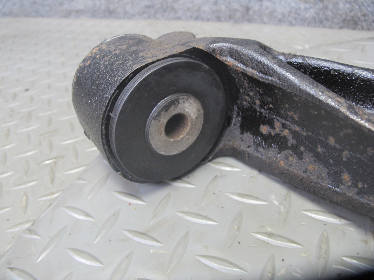 06-11 Mercedes W164 Ml-class Front Right Lower Control Arm OEM