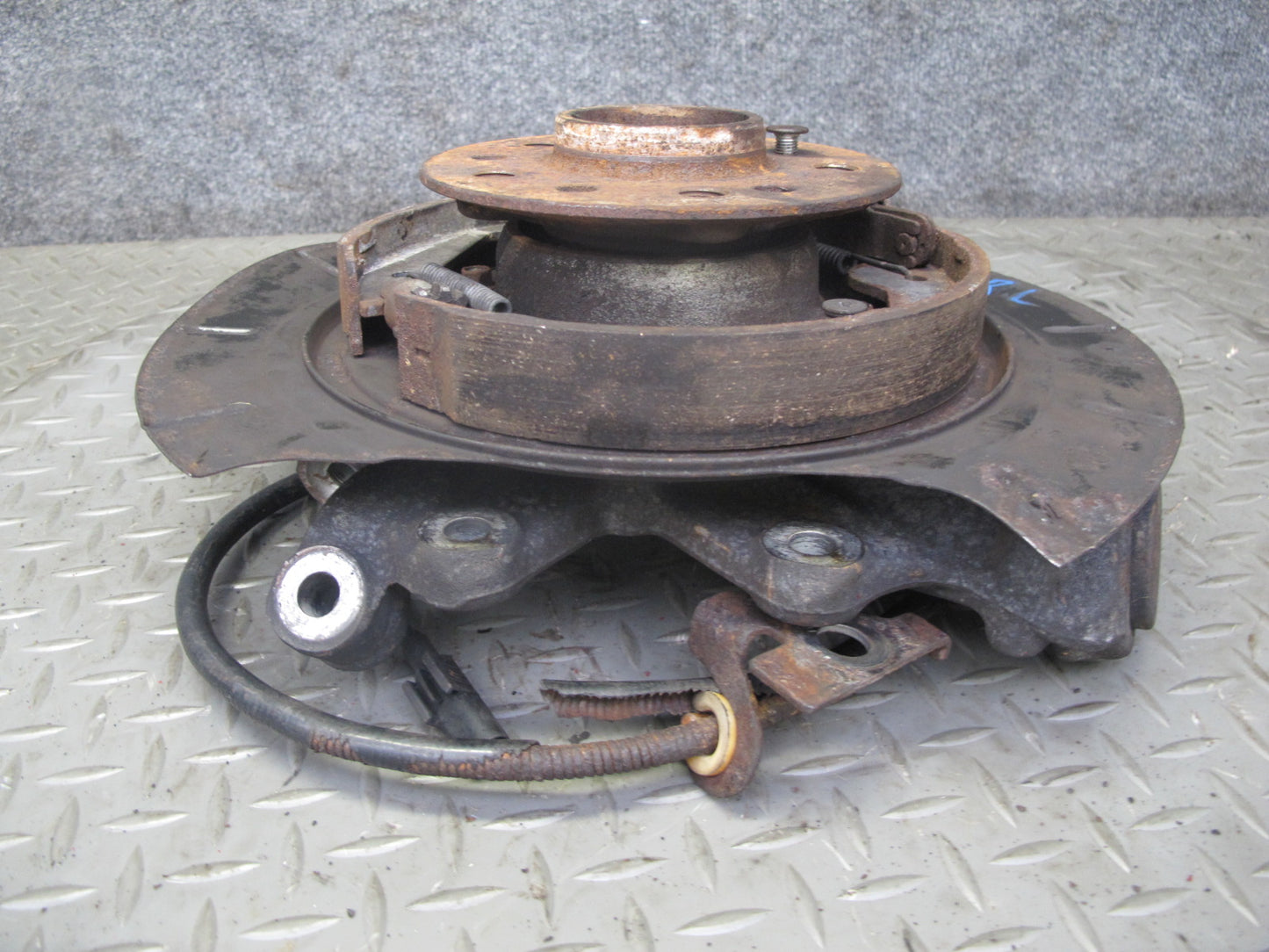 07-11 Mercedes W164 ML63 AMG Rear Left Spindle Knuckle Wheel Hub Bearing OEM