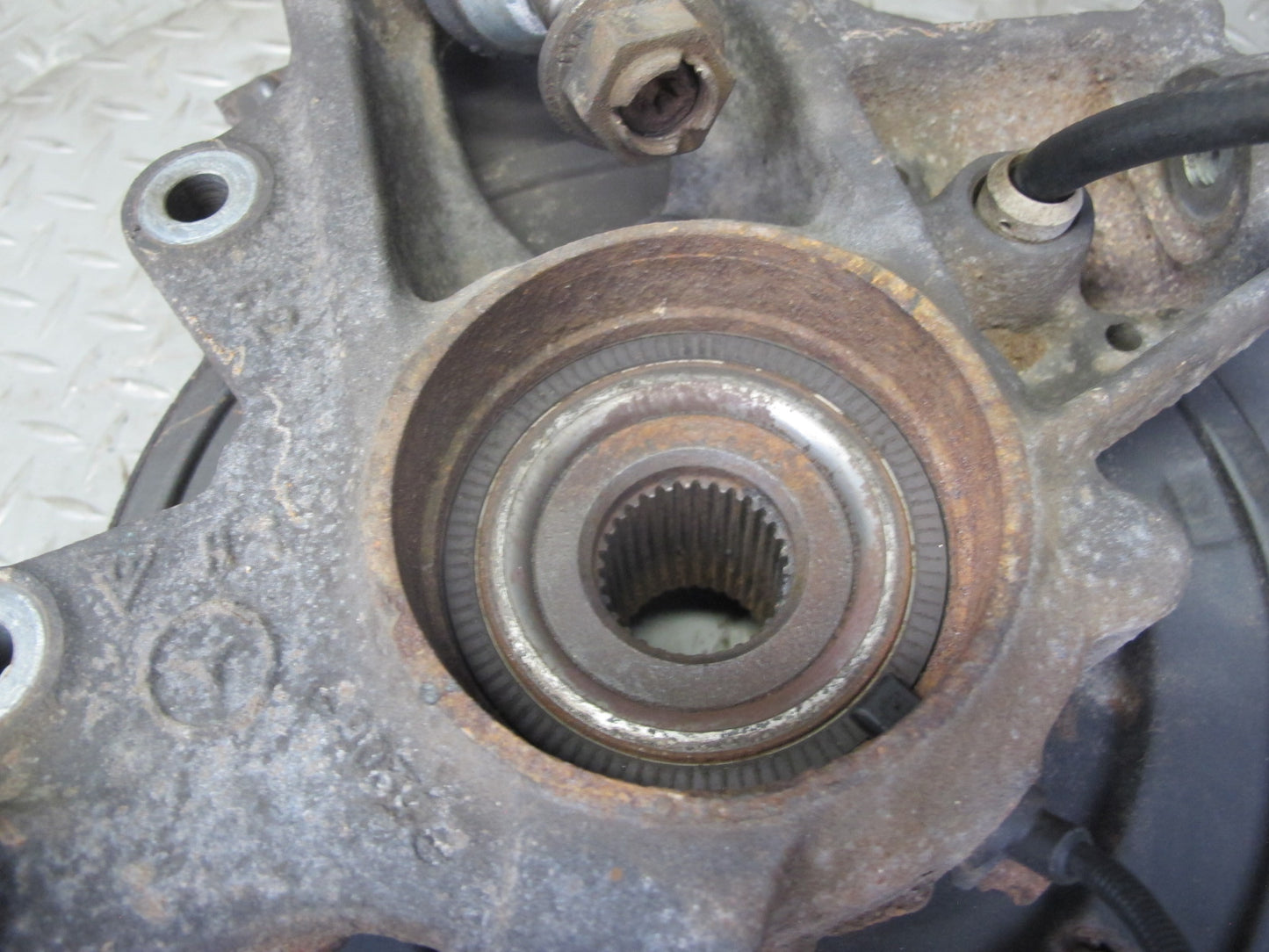 07-11 Mercedes W164 ML63 AMG Rear Left Spindle Knuckle Wheel Hub Bearing OEM