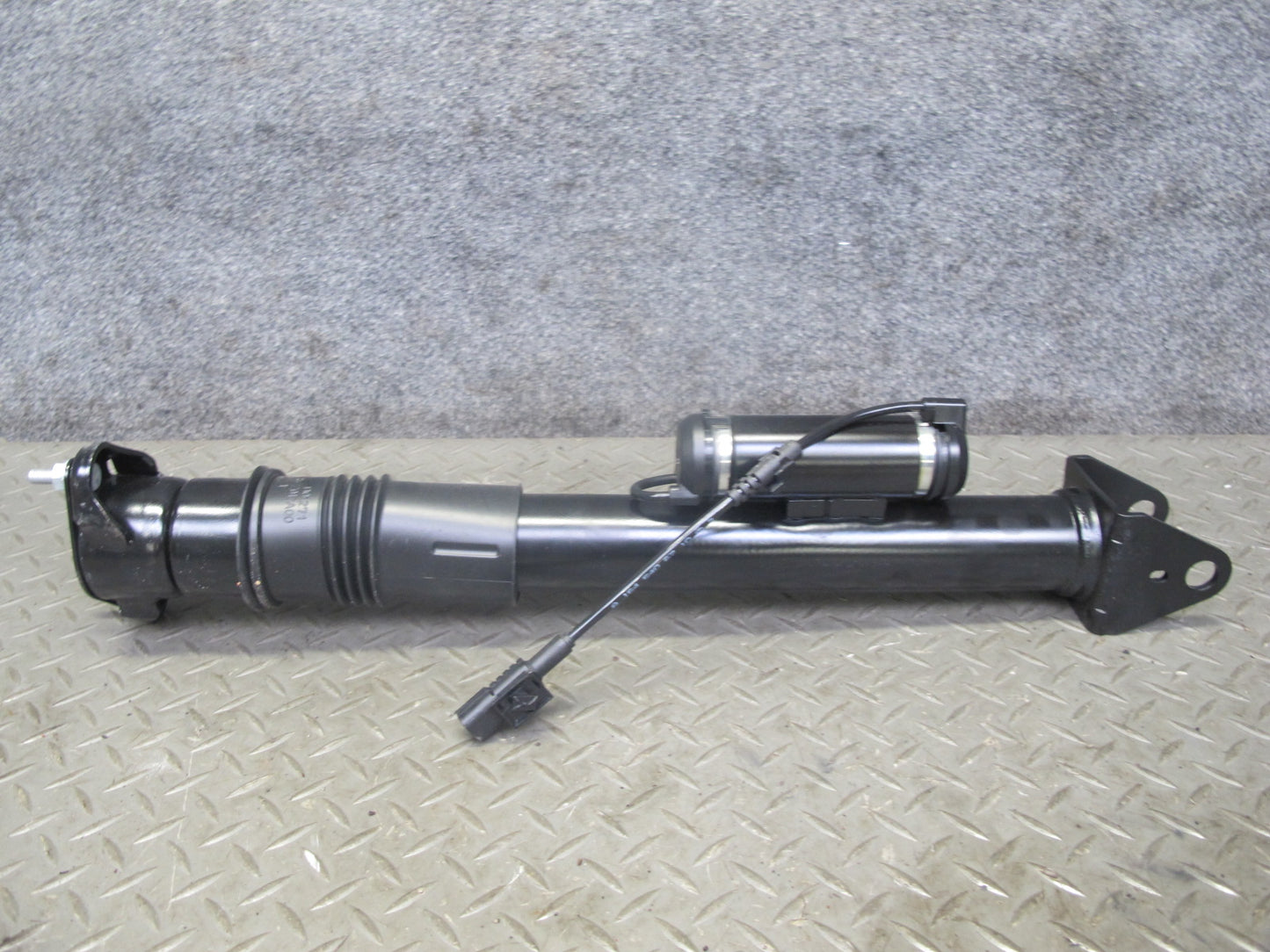 07-11 Mercedes W164 ML63 AMG ADS Rear Left Airmatic Strut Shock Absorber Aftmrkt