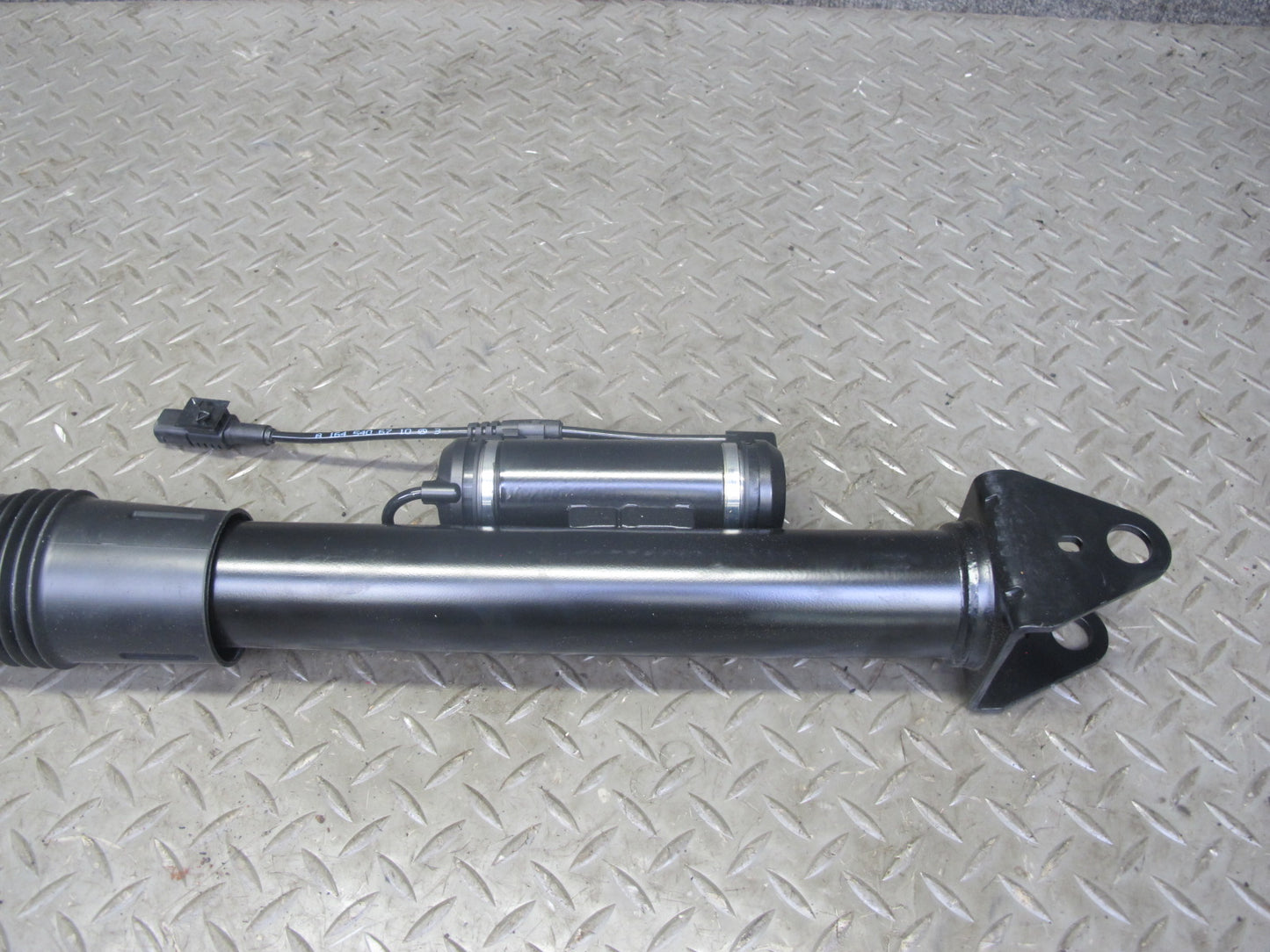 07-11 Mercedes W164 ML63 AMG ADS Rear Left Airmatic Strut Shock Absorber Aftmrkt