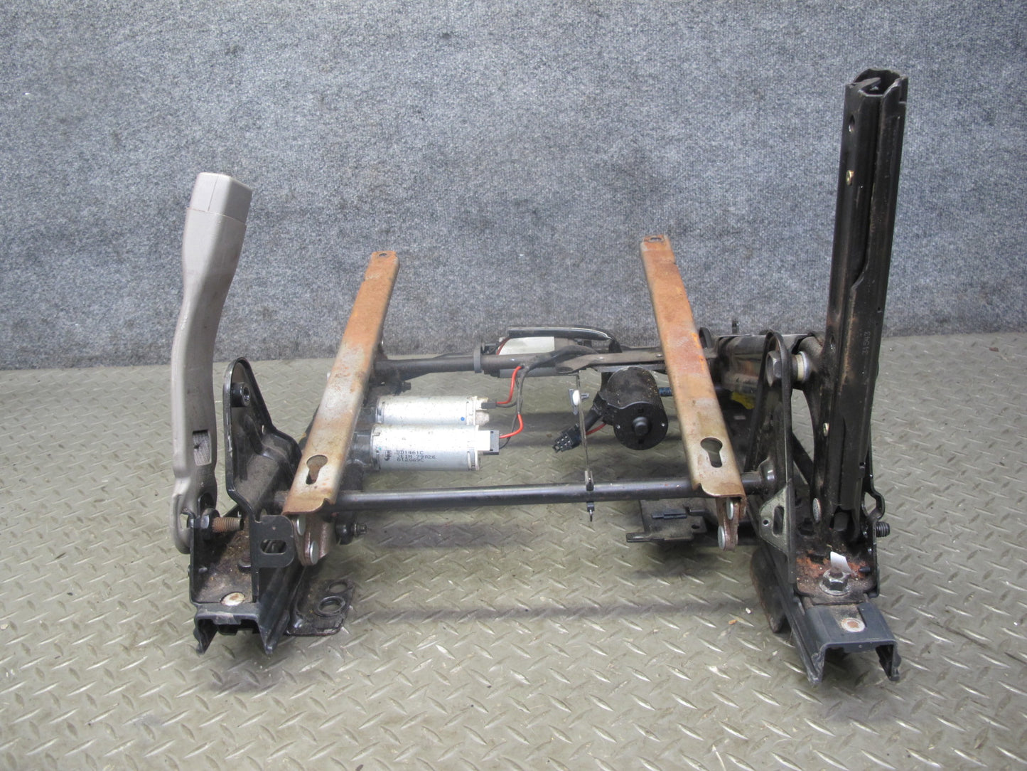 2003-2007 Hummer H2 Front Right Passenger Side Seat Lower Frame Track W/ Motors