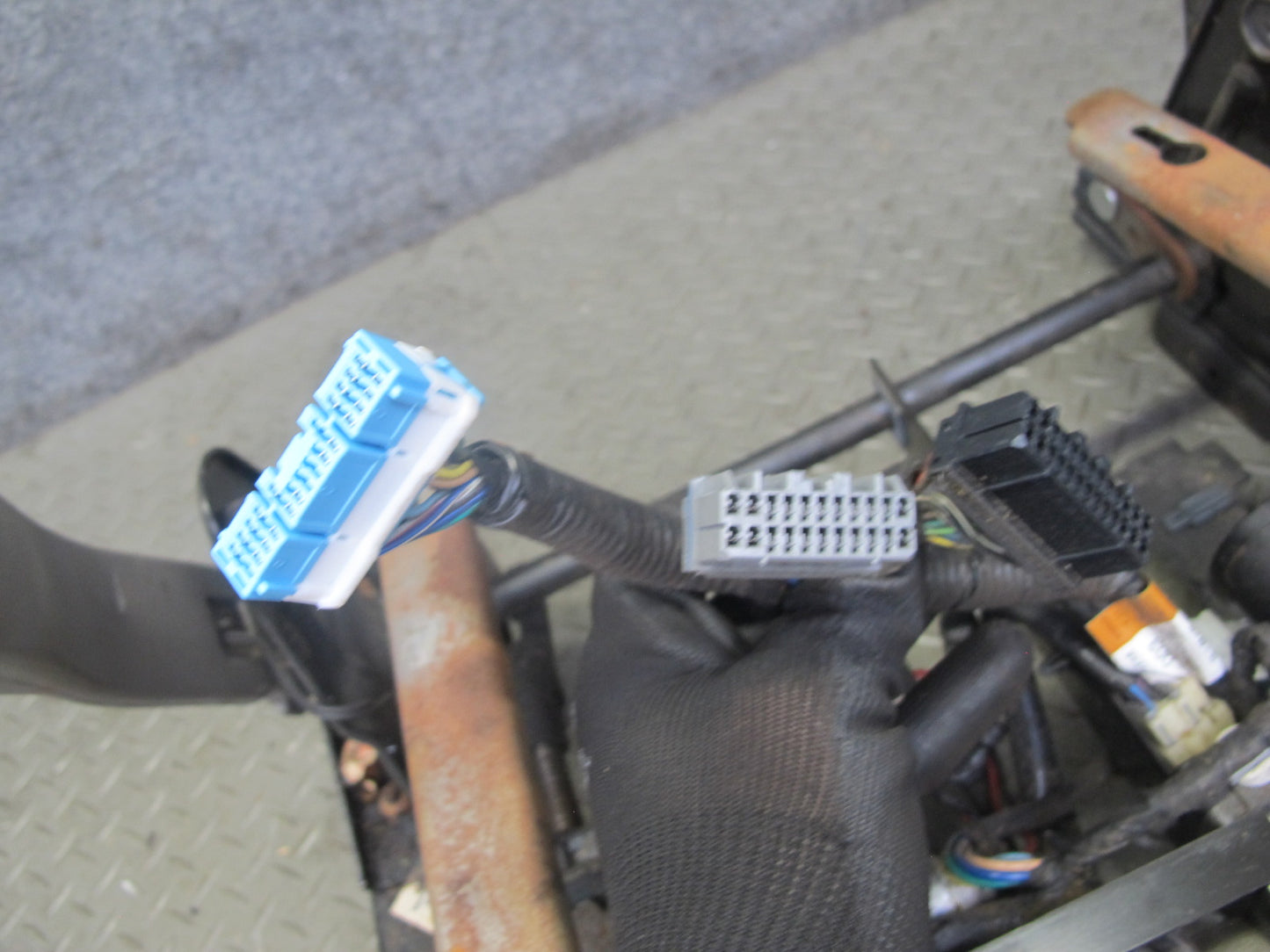 2003-2007 Hummer H2 Front Left Driver Side Seat Lower Frame Track W/ Motors