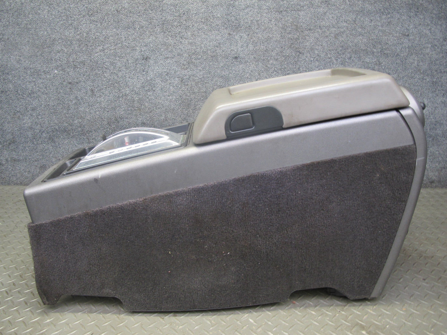 2003-2006 Hummer H2 Front Center Console Trim Cover Panel W/ Armrest