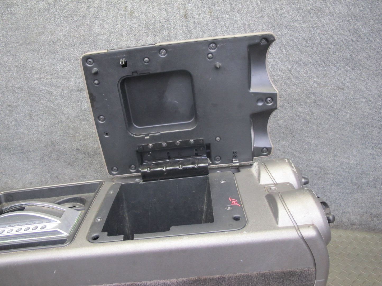 2003-2006 Hummer H2 Front Center Console Trim Cover Panel W/ Armrest