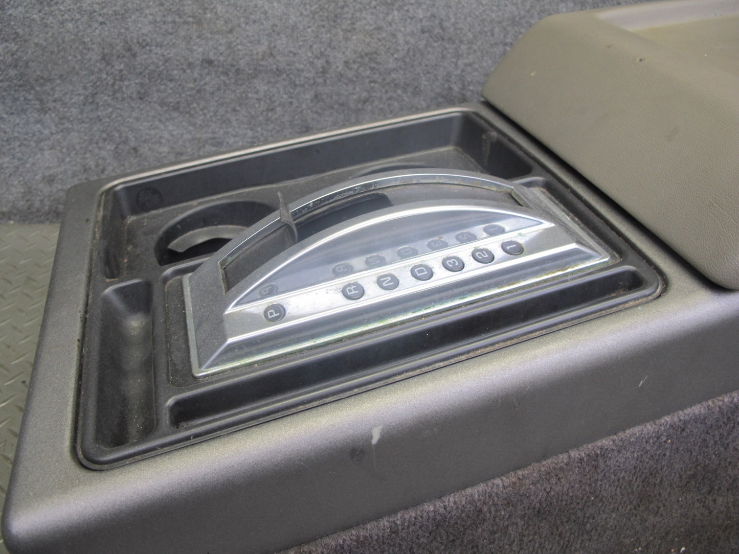 2003-2006 Hummer H2 Front Center Console Trim Cover Panel W/ Armrest