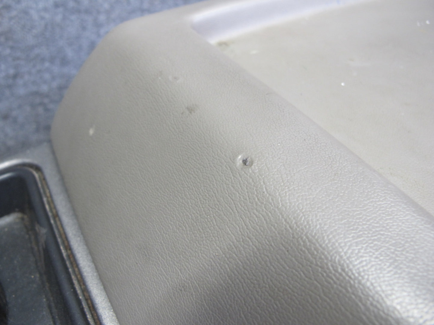 2003-2006 Hummer H2 Front Center Console Trim Cover Panel W/ Armrest
