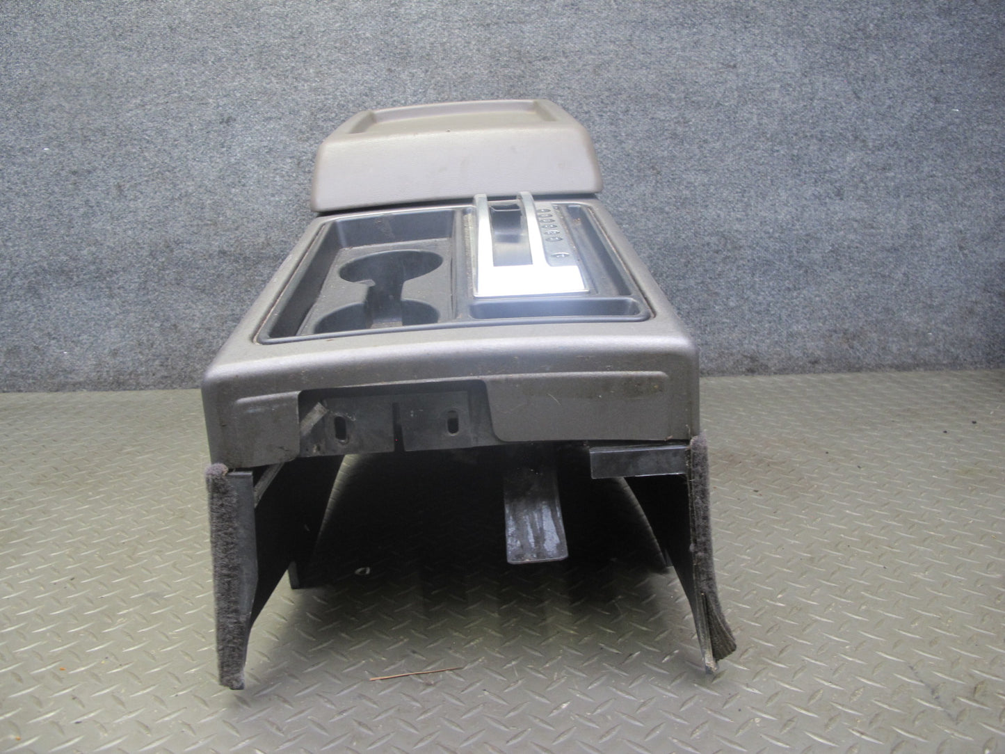 2003-2006 Hummer H2 Front Center Console Trim Cover Panel W/ Armrest