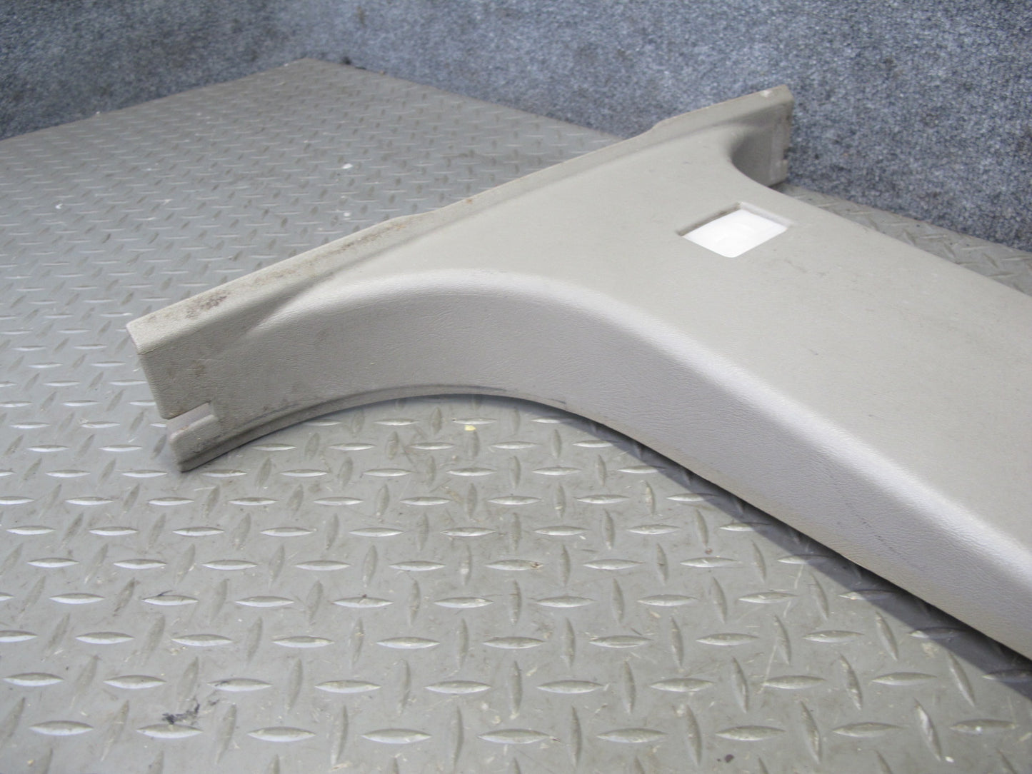 2003-2004 Hummer H2 Left Driver Side Upper Lower B Pillar Trim Cover Panel
